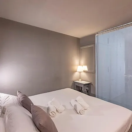 Golden Mile Getaway, Garden View, Pool & Comfort *