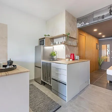 Apartment Golden Mile Getaway, Garden View, Pool & Comfort *