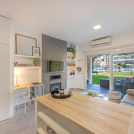 Golden Mile Getaway, Garden View, Pool & Comfort