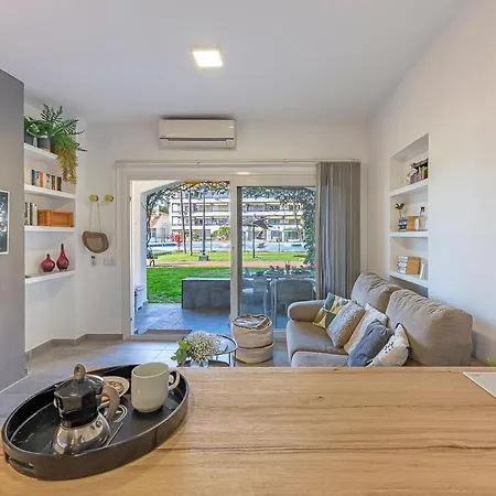 Apartment Golden Mile Getaway, Garden View, Pool & Comfort Marbella