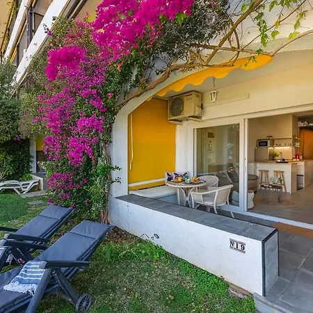 Apartment Golden Mile Getaway, Garden View, Pool & Comfort *