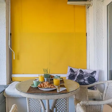 Apartment Golden Mile Getaway, Garden View, Pool & Comfort *