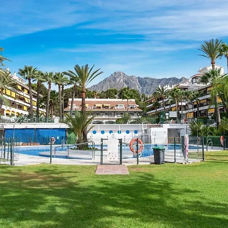 Golden Mile Getaway, Garden View, Pool & Comfort * Marbella