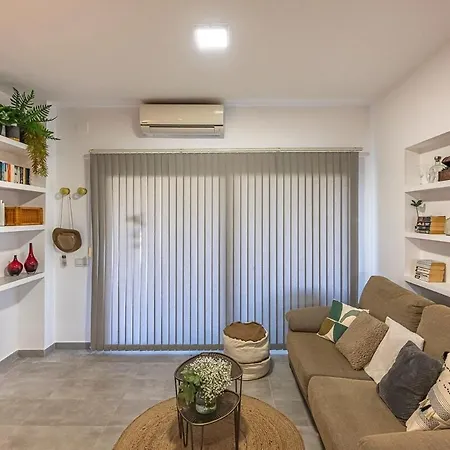 Apartment Golden Mile Getaway, Garden View, Pool & Comfort *