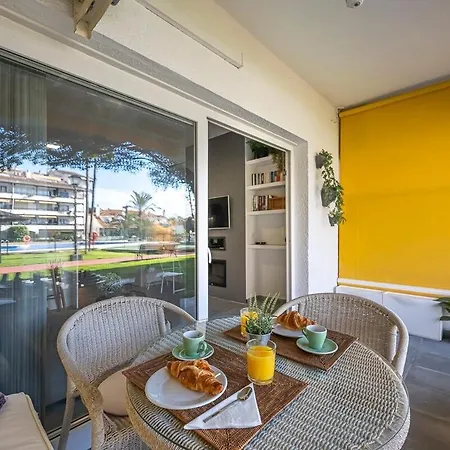 Golden Mile Getaway, Garden View, Pool & Comfort Apartment Marbella