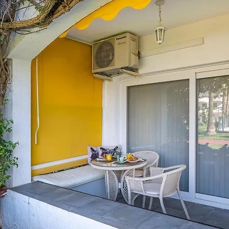 Golden Mile Getaway, Garden View, Pool & Comfort *
